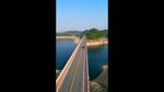 汽車行駛在環(huán)庫(kù)旅游公路上