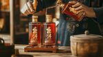傳統工藝下的美酒傾注時刻