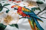 彩色鸚鵡棲于繁花枝頭