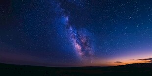 夜幕下的璀璨銀河美景