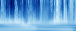 高山流水瀑布山水背景图