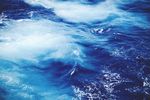 波涛汹涌的海水