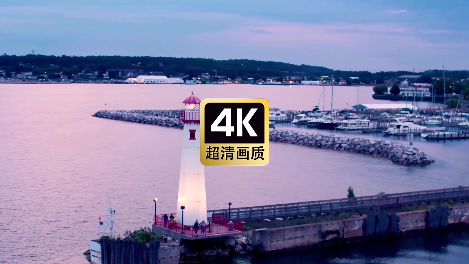 航拍傍晚海边灯塔