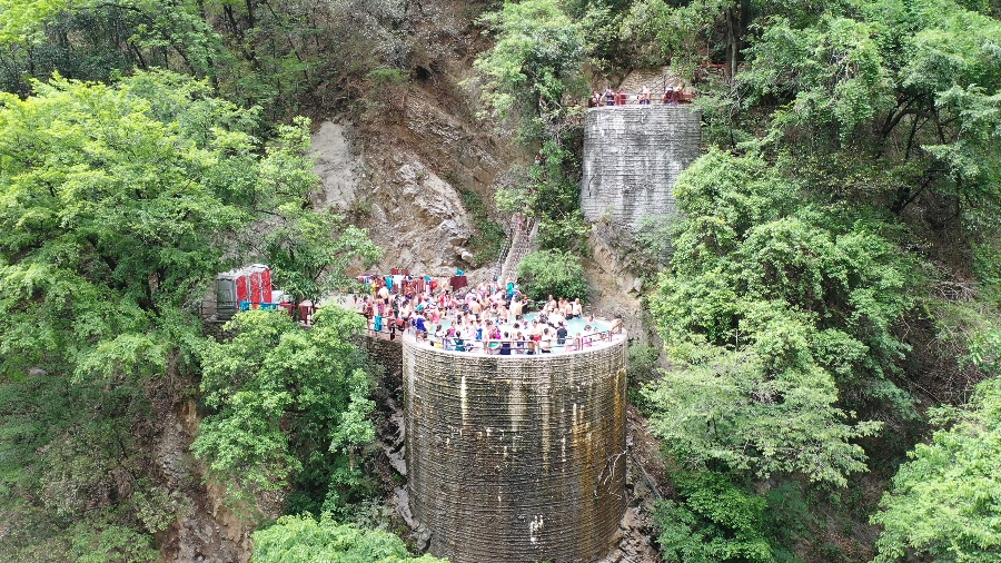 航拍西昌九十九里温泉瀑布