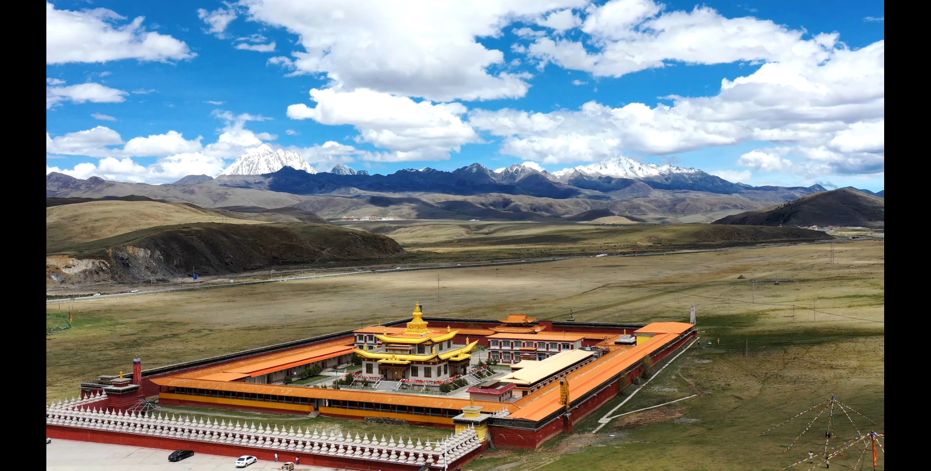 航拍塔公草原塔公寺延时摄影