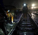 铁路工务线路天窗下雨上夜班施工