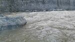 4K高清奔流不息的秦岭山间河水
