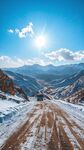 雪山间的越野之路