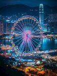 香港夜景中的璀璨摩天轮