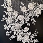 精致白色花卉蕾丝面料