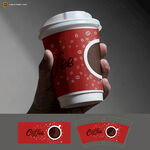 手持红色花纹咖啡杯特写