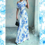 蓝白印花露肩长裙美女