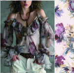 露肩花卉上衣时尚展示