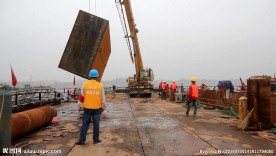 中铁建钢栈桥安全竞赛吊车群安员