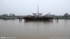 中铁铁建水上作业钢栈桥码头施工