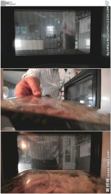 将食物放进烤箱