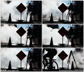 维修热力管道或下水道警示牌