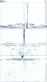 倒满清澈的泉水