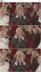 老年人剧院看戏鼓掌