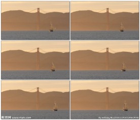 日落时通过金门大桥的帆船