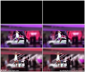 女人在车展上跳舞的视频