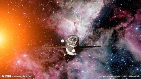 哈勃卫星漂荡太空星河