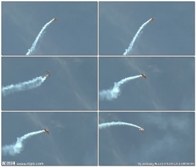 双翼飞机在空中花式飞行特写镜头