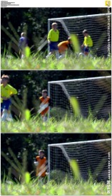 小孩足球场踢足球