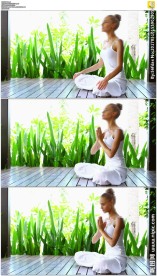 美女练瑜伽