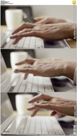 拿着信用卡输密码付款