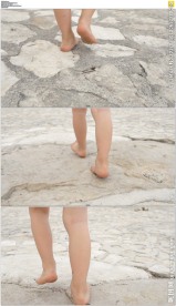 光脚行走在石头路面上