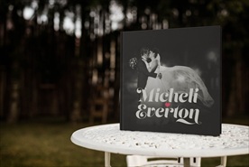 杂志画册封面一键智能贴图效果