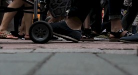 鞋 走 脚 腿 很多 人群