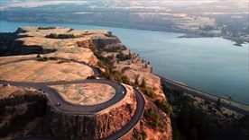 日出海岸线盘山路天际线