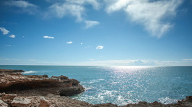 荒芜的海岸线，游戏中时光倒流