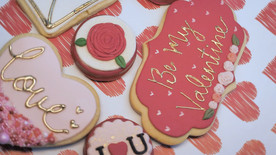 一张桌子，情人节甜点