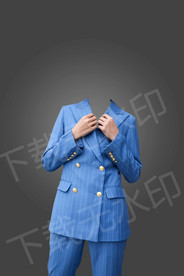 女性蓝色半身西装