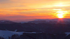 山上的红色天空