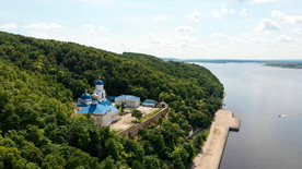 森林中的道院教堂