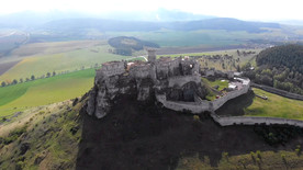 飞越历史悠久的城堡