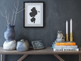 边桌书籍花瓶烛台青蛙装饰品