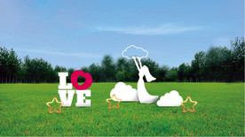 园林小品 女孩 白云