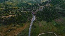 航拍山区狭长的公路