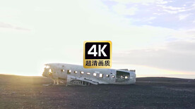 平原上废弃的飞机残骸