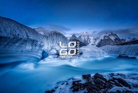 高清蓝色雪山背景