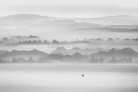 新中式水墨山水画