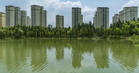 泗阳森林公园湖面城市楼倒影