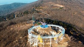 航拍盘山路玻璃桥