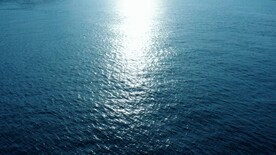 蓝色海面波澜右移方向日出风光