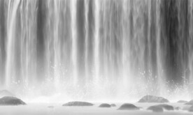 水墨瀑布山水画